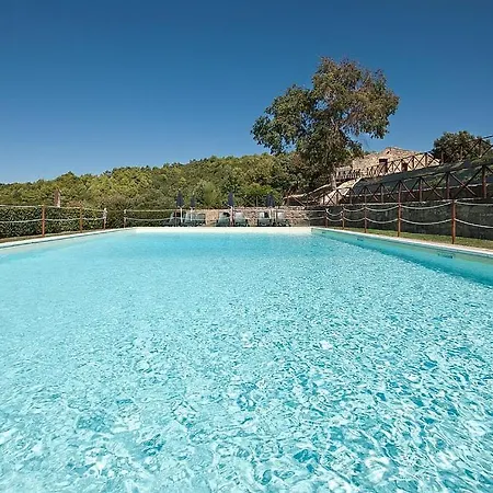 Villa Sleeps 4 Pool